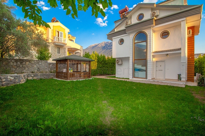 عقارات فتحية -فيلا مستقلة مع مسبح حاص 