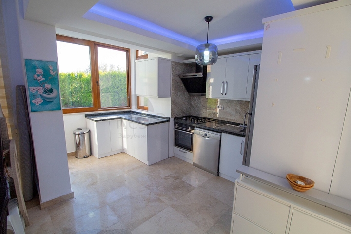 عقارات فتحية -فيلا مستقلة مع مسبح حاص 