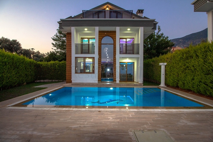 عقارات فتحية -فيلا مستقلة مع مسبح حاص 