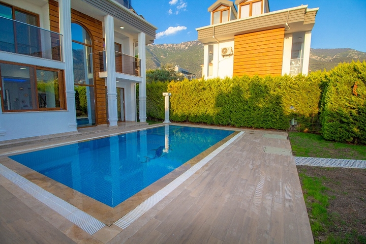 عقارات فتحية -فيلا مستقلة مع مسبح حاص 