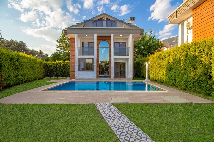 عقارات فتحية -فيلا مستقلة مع مسبح حاص 