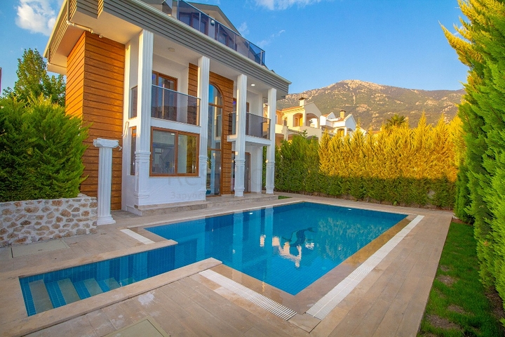 عقارات فتحية -فيلا مستقلة مع مسبح حاص 