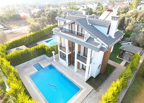 عقارات فتحية -فيلا مستقلة مع مسبح حاص 