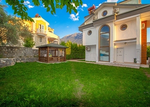 عقارات فتحية -فيلا مستقلة مع مسبح حاص 