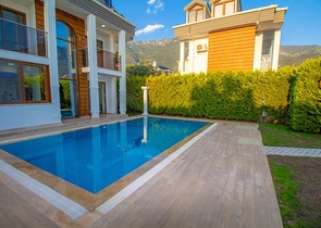 عقارات فتحية -فيلا مستقلة مع مسبح حاص 