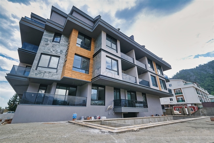 شقق واسعة 2 + 1 ، 3 + 1 ، 4 + 1 في مشروع استثماري في ساريسو أنطاليا