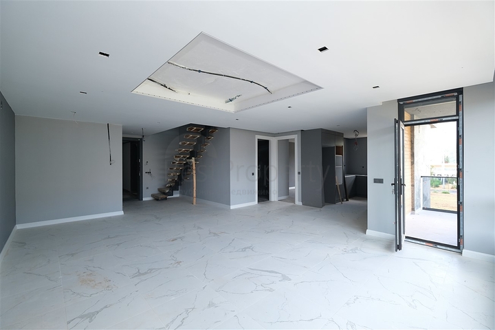 شقق واسعة 2 + 1 ، 3 + 1 ، 4 + 1 في مشروع استثماري في ساريسو أنطاليا