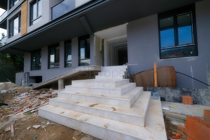 شقق واسعة 2 + 1 ، 3 + 1 ، 4 + 1 في مشروع استثماري في ساريسو أنطاليا