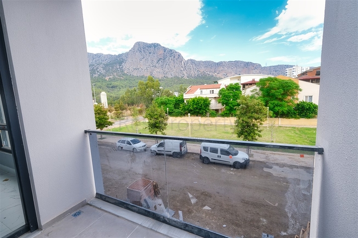 شقق واسعة 2 + 1 ، 3 + 1 ، 4 + 1 في مشروع استثماري في ساريسو أنطاليا