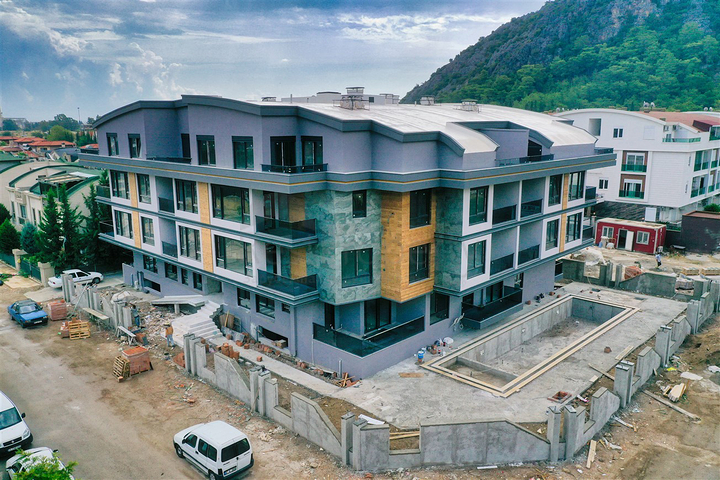 شقق واسعة 2 + 1 ، 3 + 1 ، 4 + 1 في مشروع استثماري في ساريسو أنطاليا