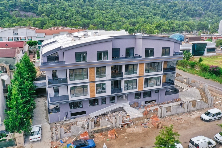 شقق واسعة 2 + 1 ، 3 + 1 ، 4 + 1 في مشروع استثماري في ساريسو أنطاليا