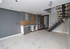 شقق واسعة 2 + 1 ، 3 + 1 ، 4 + 1 في مشروع استثماري في ساريسو أنطاليا