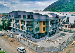 شقق واسعة 2 + 1 ، 3 + 1 ، 4 + 1 في مشروع استثماري في ساريسو أنطاليا