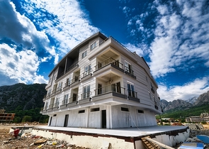 مشروع استثماري في كونيالتي ، ساريسو ، على مسافة قريبة من البحر