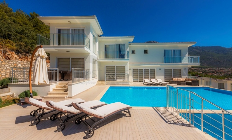 فلل 5 + 1 في منطقة فتحية 