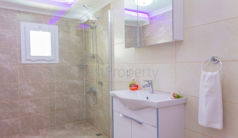 فلل 5 + 1 في منطقة فتحية 