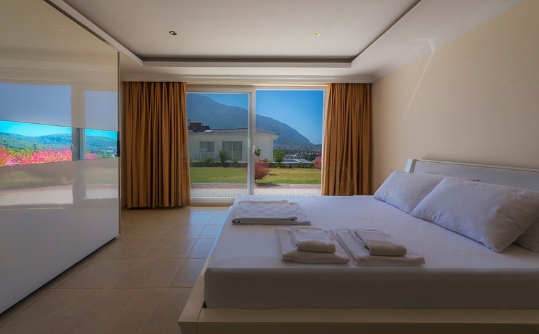 فلل 5 + 1 في منطقة فتحية 