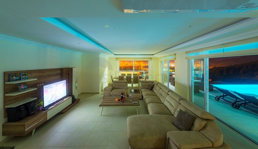 فلل 5 + 1 في منطقة فتحية 