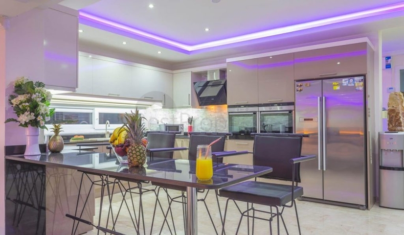 فلل 5 + 1 في منطقة فتحية 