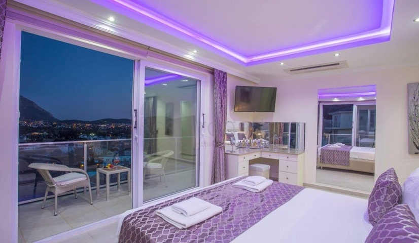 فلل 5 + 1 في منطقة فتحية 