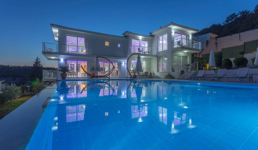 فلل 5 + 1 في منطقة فتحية 