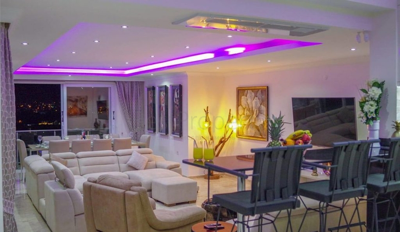 فلل 5 + 1 في منطقة فتحية 