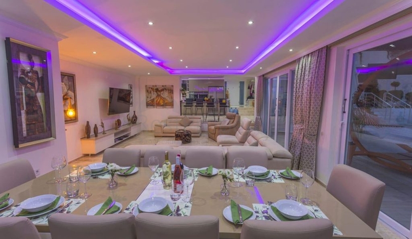 فلل 5 + 1 في منطقة فتحية 