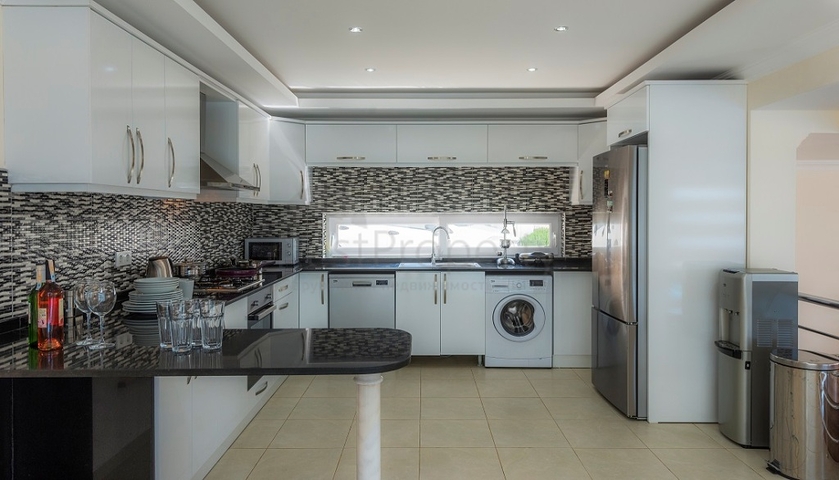 فلل 5 + 1 في منطقة فتحية 