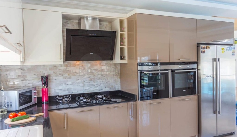 فلل 5 + 1 في منطقة فتحية 