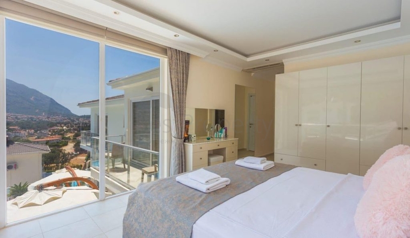 فلل 5 + 1 في منطقة فتحية 