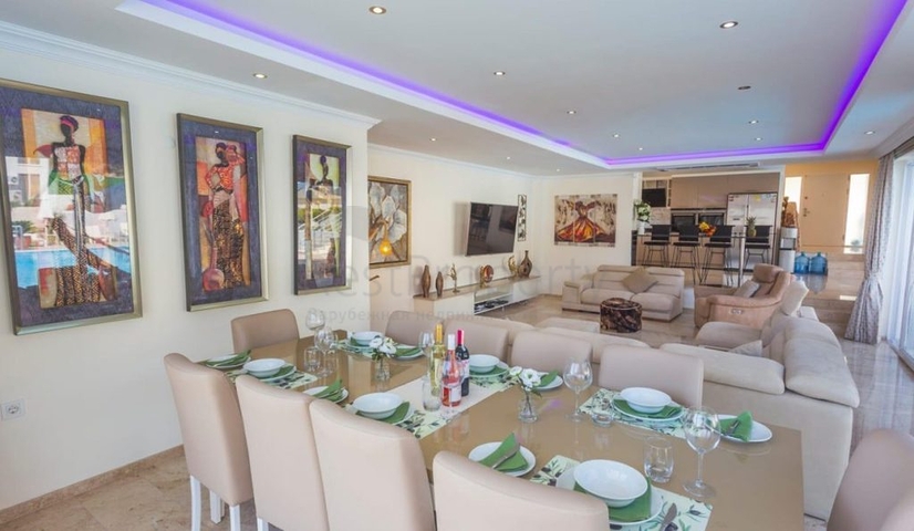 فلل 5 + 1 في منطقة فتحية 