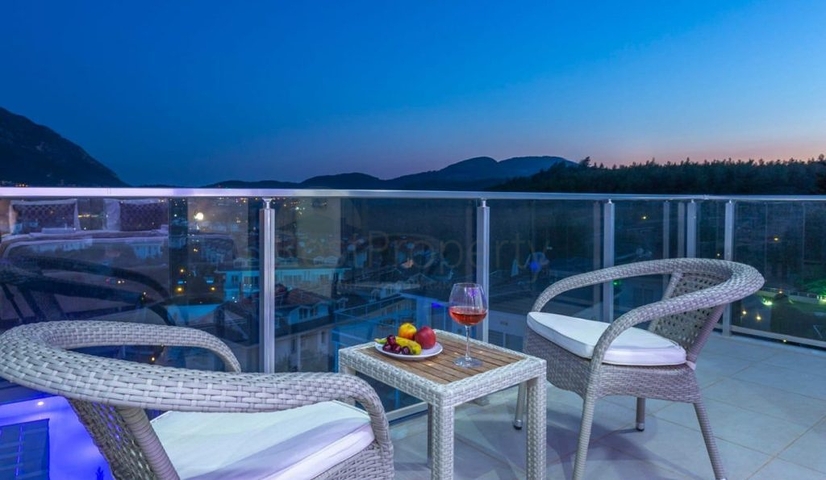 فلل 5 + 1 في منطقة فتحية 