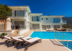 فلل 5 + 1 في منطقة فتحية 