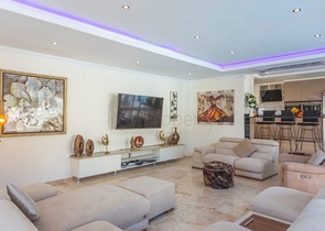 فلل 5 + 1 في منطقة فتحية 