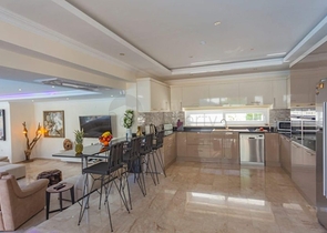 فلل 5 + 1 في منطقة فتحية 