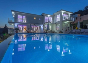 فلل 5 + 1 في منطقة فتحية 