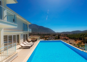 فلل 5 + 1 في منطقة فتحية 