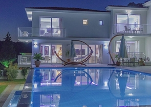 فلل 5 + 1 في منطقة فتحية 