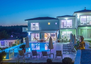 فلل 5 + 1 في منطقة فتحية 