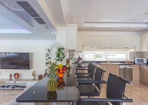 فلل 5 + 1 في منطقة فتحية 