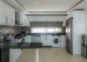 فلل 5 + 1 في منطقة فتحية 