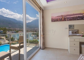 فلل 5 + 1 في منطقة فتحية 