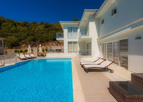 فلل 5 + 1 في منطقة فتحية 