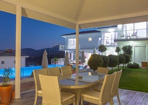 فلل 5 + 1 في منطقة فتحية 