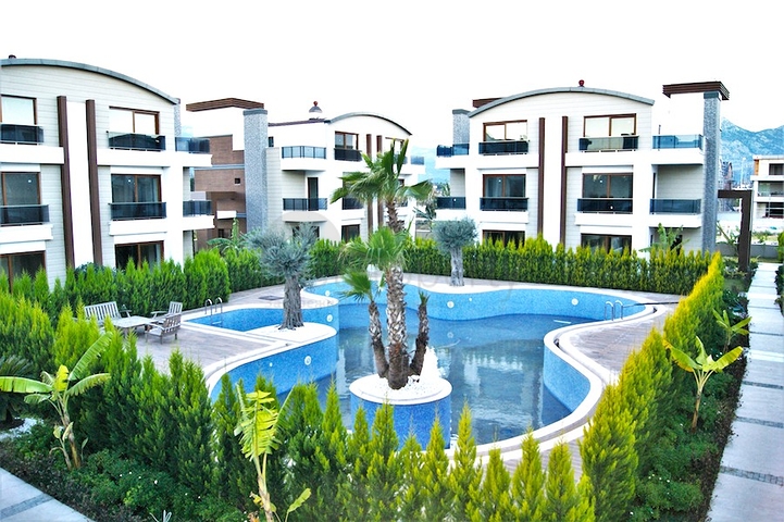 فلل 3 + 2 و 4 + 2 في مجمع في اونجالي انطاليا