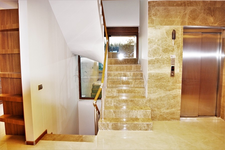 فلل 3 + 2 و 4 + 2 في مجمع في اونجالي انطاليا