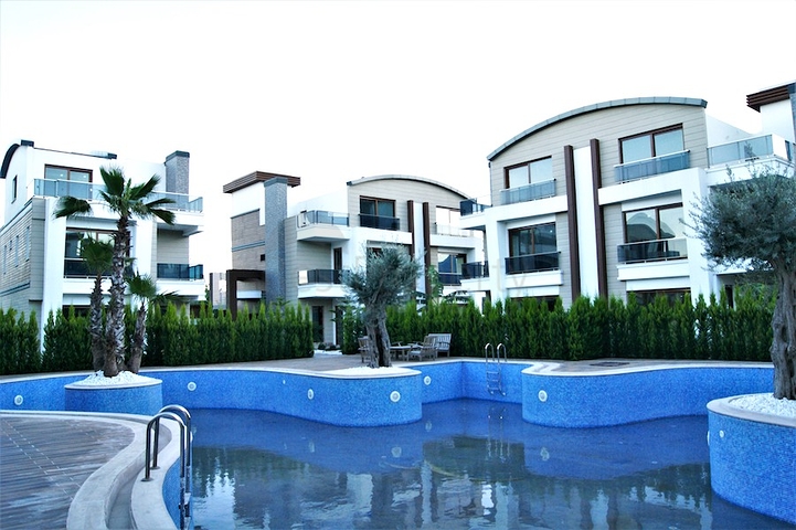 فلل 3 + 2 و 4 + 2 في مجمع في اونجالي انطاليا