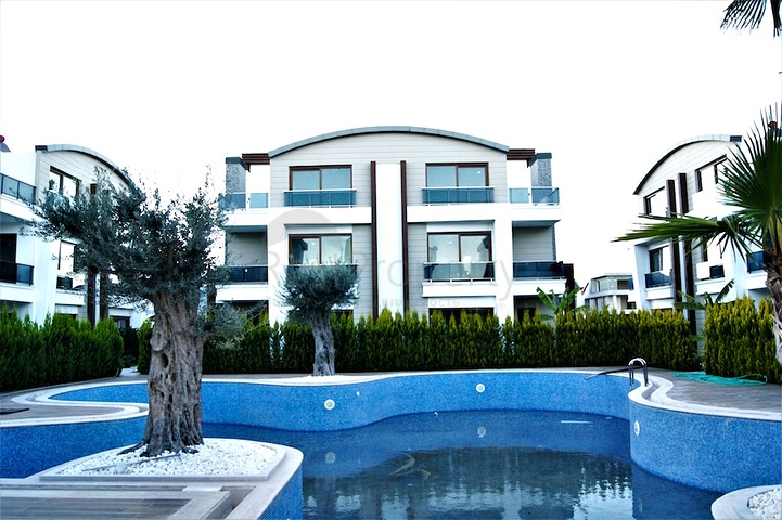 فلل 3 + 2 و 4 + 2 في مجمع في اونجالي انطاليا