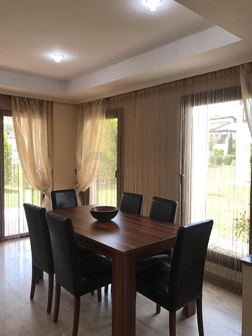 فيلا 3 + 1 مع أثاث في مجمع فندقي في بيليك أنطاليا