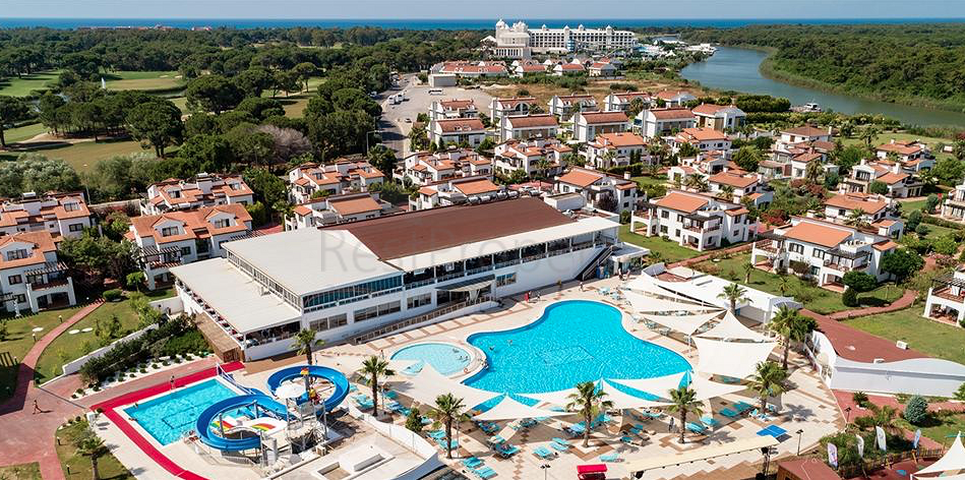 فيلا 3 + 1 مع أثاث في مجمع فندقي في بيليك أنطاليا